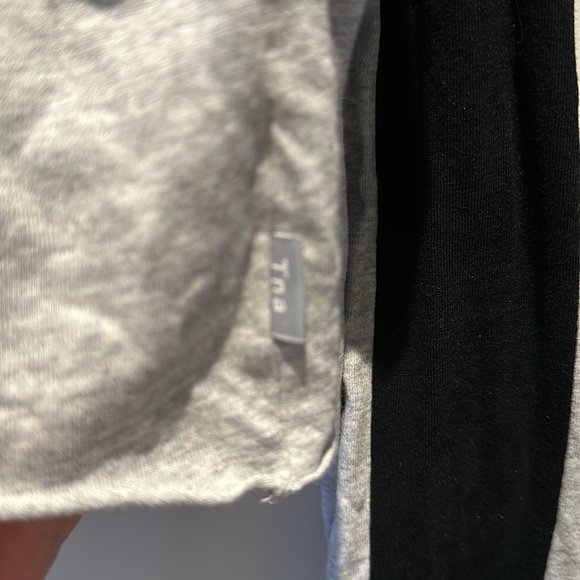 TNA Cropped Long sleeve size XS - Picture 3 of 4